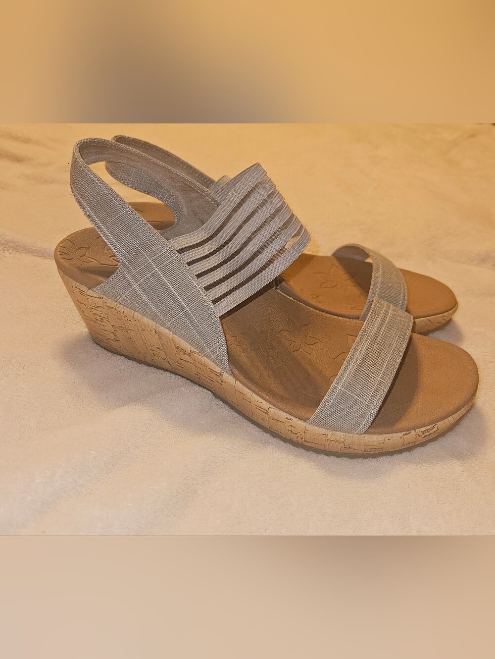 Skechers Womens LUXE FOAM Wedge Sandal Size 10